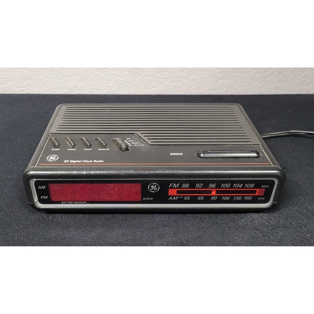 General Electric (GE) Digital Clock Radio Model 7-4612BKB Vintage 1993 (Works) - Picture 3 of 15